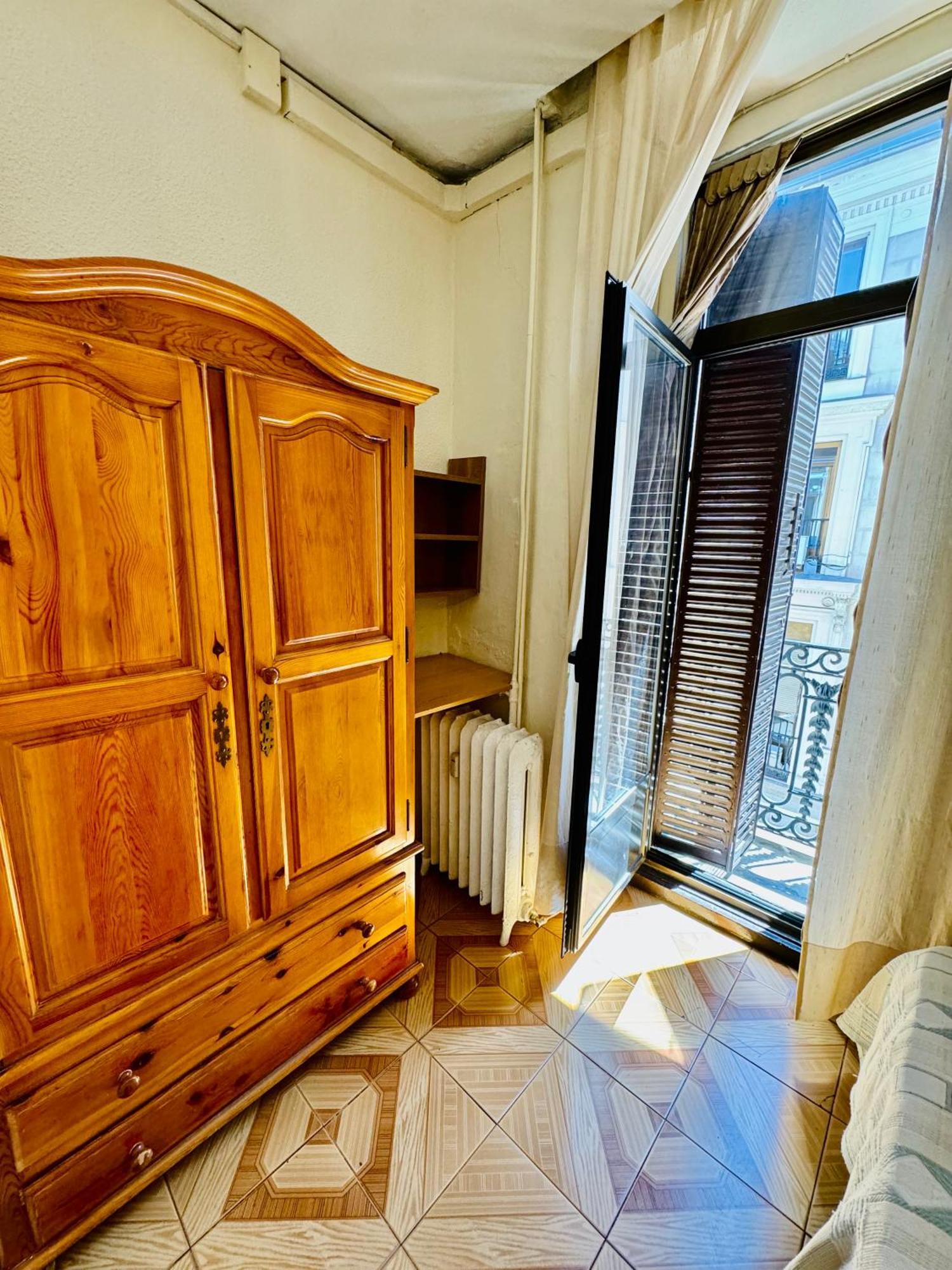 Hostal Fuentesol Madrid Exterior photo